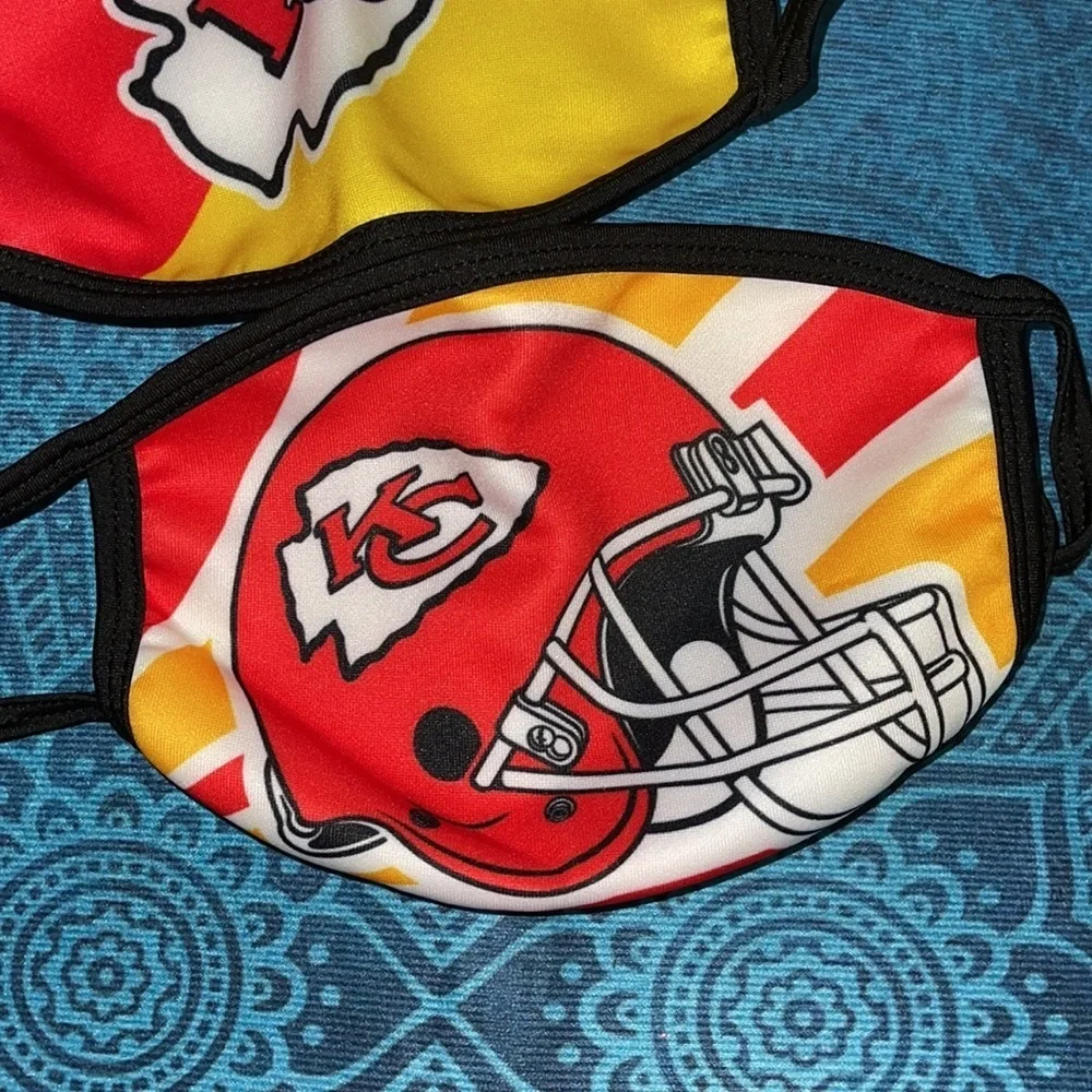 6/$20 New Set/2 KC Chiefs face mask w pop socket